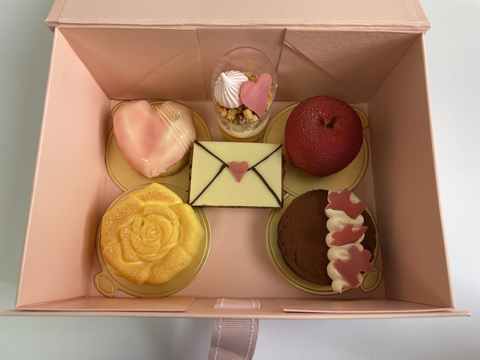 Valentines Dessert Box- ONLY AVALIBLE FOR THE 14TH OF FEBUARY – Puddles